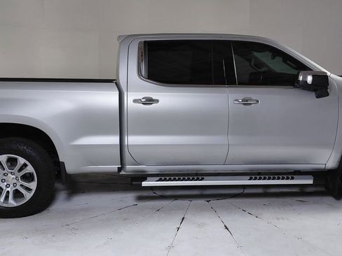 Used 2022 Chevrolet Silverado 1500 LTZ w/ Z71 Off-Road Package AWD/4WD image 4