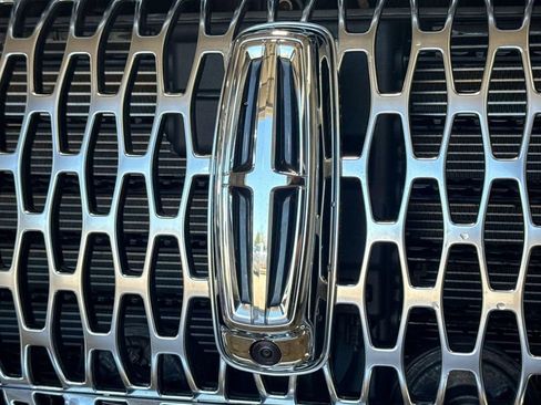 Used 2023 Lincoln Nautilus Reserve w/ Equipment Group 201A AWD/4WD image 9