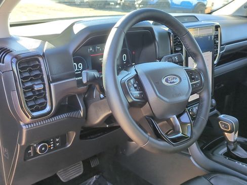 Used 2025 Ford Ranger Lariat w/ Black Appearance Package image 14