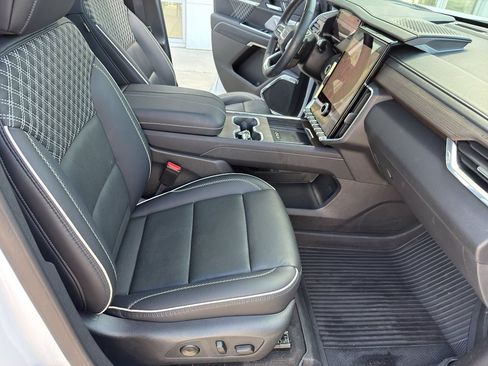 Used 2025 GMC Acadia Denali w/ Super Cruise Package FWD image 33