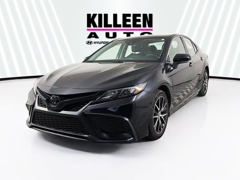 Used 2024 Toyota Camry SE image 3