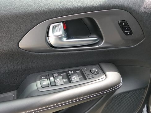 New 2026 Chrysler Pacifica Select image 11