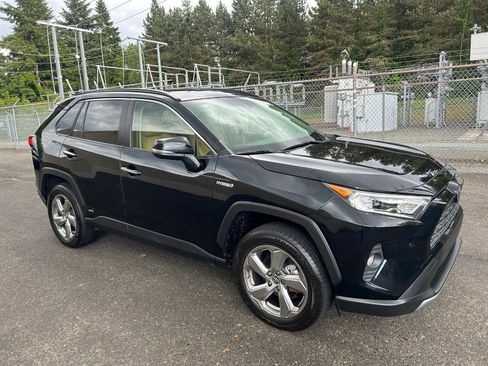 Used 2019 Toyota RAV4 Limited AWD/4WD image 3