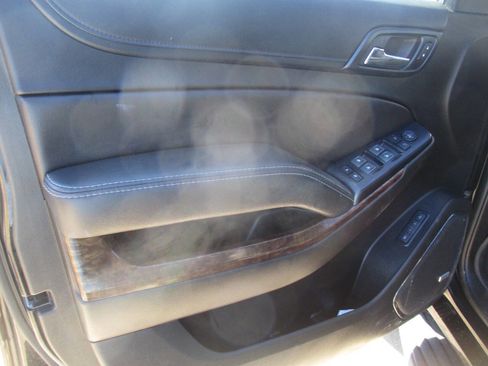 Used 2017 Chevrolet Suburban LT image 12