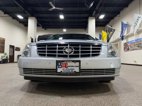 Used 2009 Cadillac DTS w/ Trunk Convenience Package FWD image 12