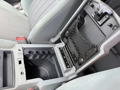 Used 2006 Jeep Grand Cherokee Laredo RWD image 32