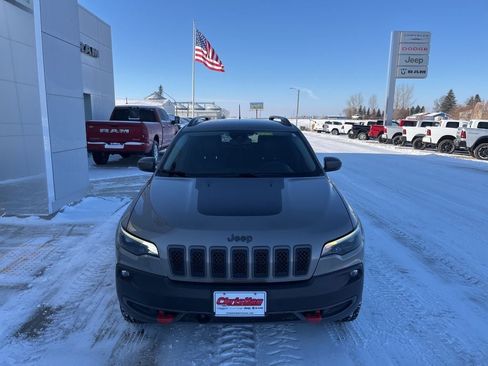 Used 2021 Jeep Cherokee Trailhawk image 3