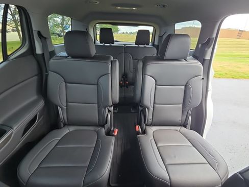 Used 2023 GMC Acadia SLT w/ Preferred Package AWD/4WD image 24