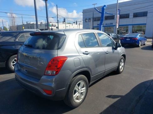 Used 2020 Chevrolet Trax LS image 2