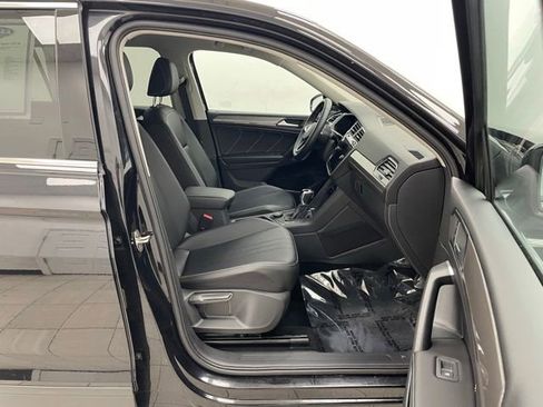 Used 2022 Volkswagen Tiguan SE AWD/4WD image 17