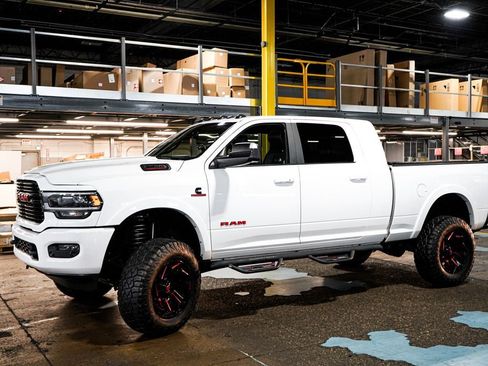 Used 2019 RAM 2500 Laramie w/ Night Edition AWD/4WD image 4