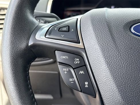 Used 2019 Ford Edge Titanium image 43