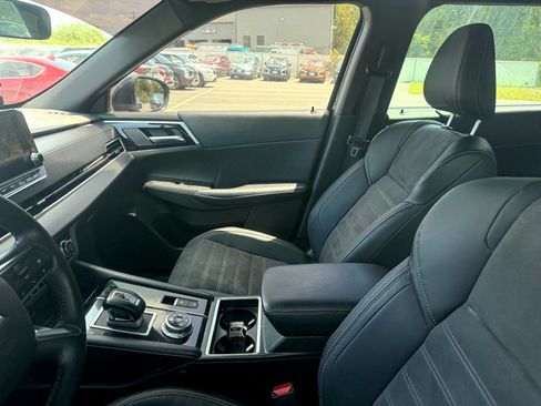 Used 2023 Mitsubishi Outlander SE Black Edition AWD/4WD image 11