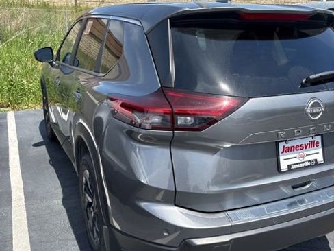 Certified 2025 Nissan Rogue SV AWD/4WD image 4