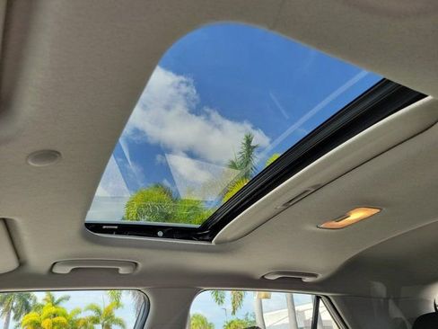 Certified 2024 Hyundai Venue SEL FWD image 20