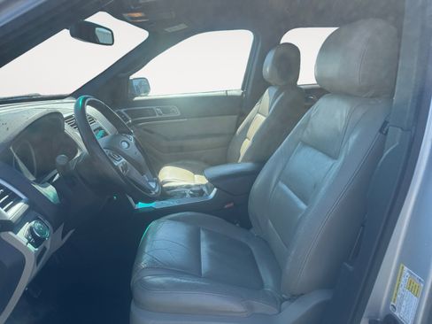 Used 2014 Ford Explorer XLT w/ Equipment Group 202A image 9