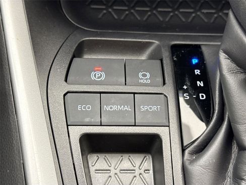 Certified 2025 Toyota RAV4 XLE FWD image 27