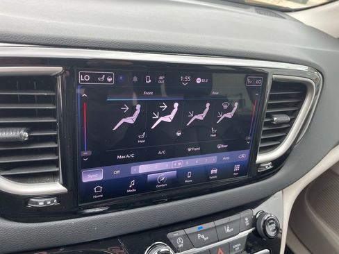 Used 2023 Chrysler Pacifica Touring-L FWD image 27