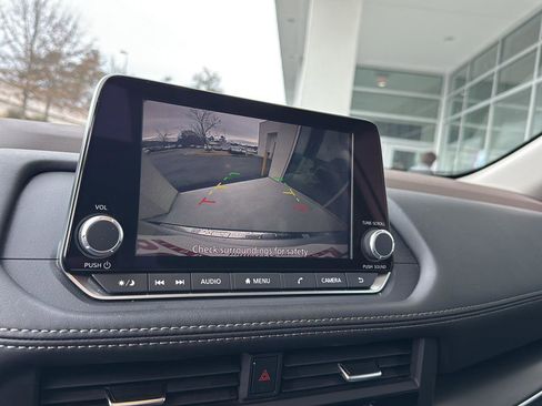 Used 2023 Nissan Rogue SV w/ SV Premium B Package image 24