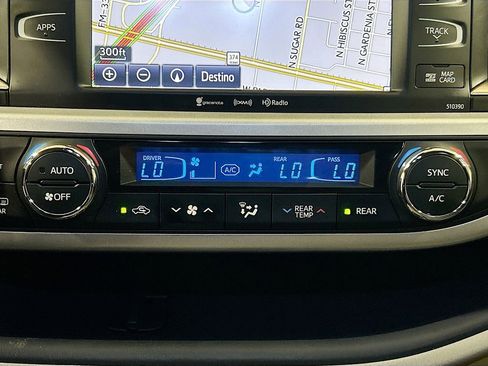 Used 2019 Toyota Highlander XLE FWD image 14