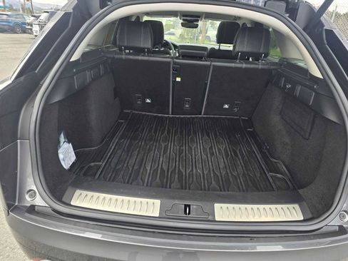 Used 2018 Land Rover Range Rover Velar R-Dynamic SE image 17