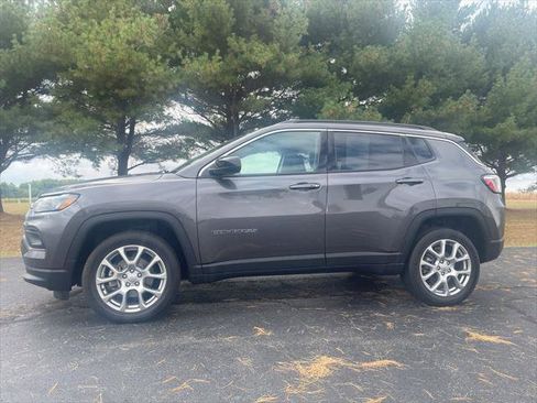 Certified 2022 Jeep Compass Latitude image 1