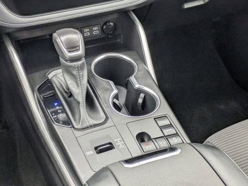 Used 2023 Toyota Highlander LE image 14