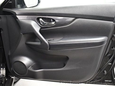 Used 2017 Nissan Rogue SV image 26