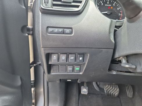 Used 2020 Nissan Rogue SV FWD image 17