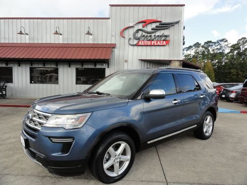 Used 2018 Ford Explorer XLT image 1