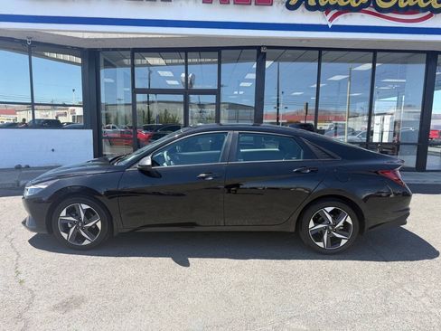 Used 2023 Hyundai Elantra SEL w/ Convenience Package FWD image 8