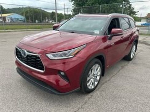 Used 2021 Toyota Highlander Limited AWD/4WD image 3
