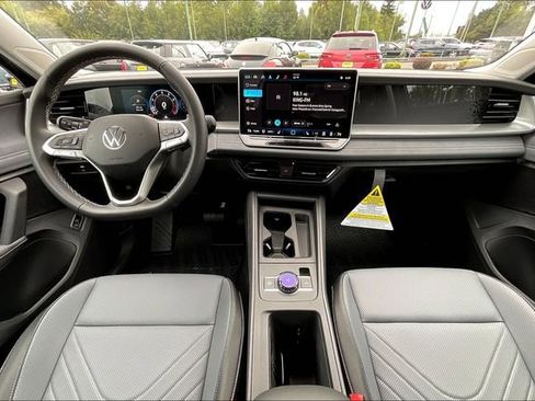 New 2025 Volkswagen Tiguan SE AWD/4WD image 6