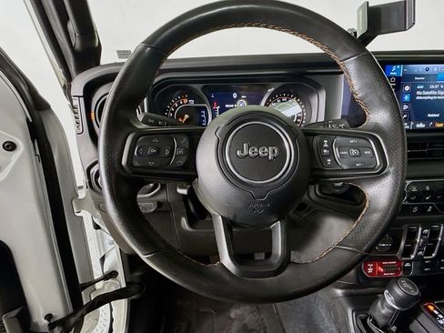 Used 2024 Jeep Gladiator Mojave w/ Convenience Group image 12