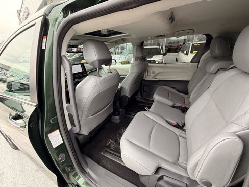 Used 2024 Toyota Sienna XLE image 36