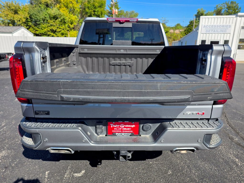 Used 2024 GMC Sierra 1500 AT4 w/ Technology Package AWD/4WD image 9