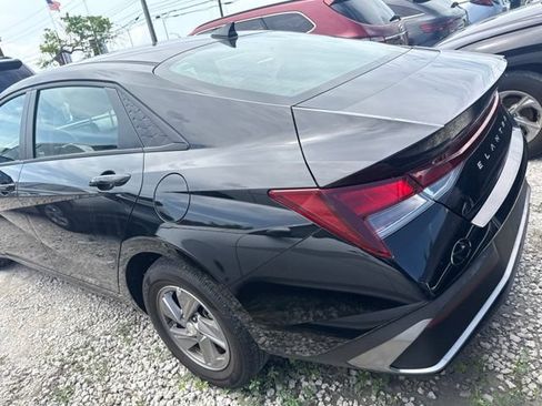 Used 2025 Hyundai Elantra SE FWD image 8