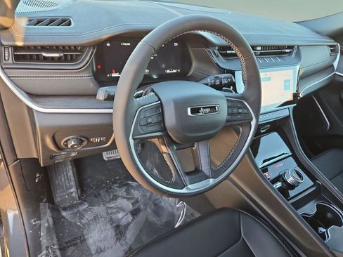 New 2026 Jeep Grand Cherokee Limited AWD/4WD image 11