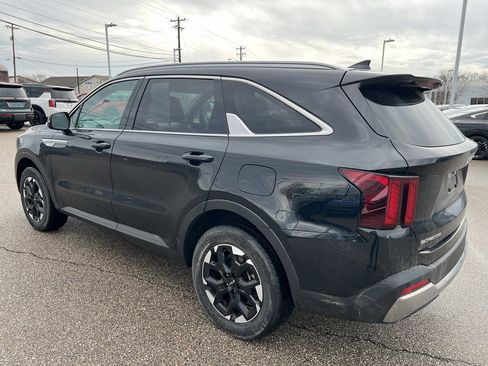 Certified 2024 Kia Sorento S image 5