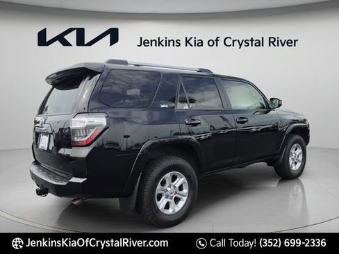 Used 2022 Toyota 4Runner SR5 AWD/4WD image 4