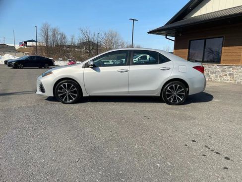 Used 2019 Toyota Corolla SE image 3