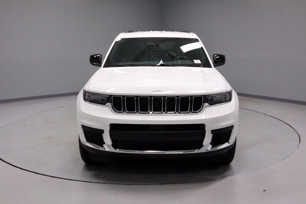 Used 2024 Jeep Grand Cherokee L Laredo w/ Trailer Tow Package AWD/4WD image 5
