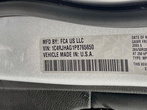 Used 2023 Jeep Grand Cherokee Altitude AWD/4WD image 31