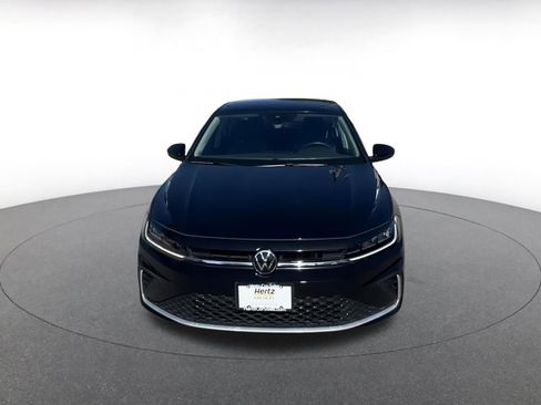 Used 2025 Volkswagen Jetta SE image 4