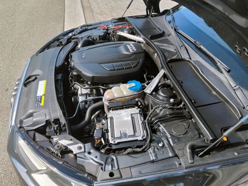 Used 2018 Audi A4 2.0T Ultra Premium w/ Convenience Package image 39