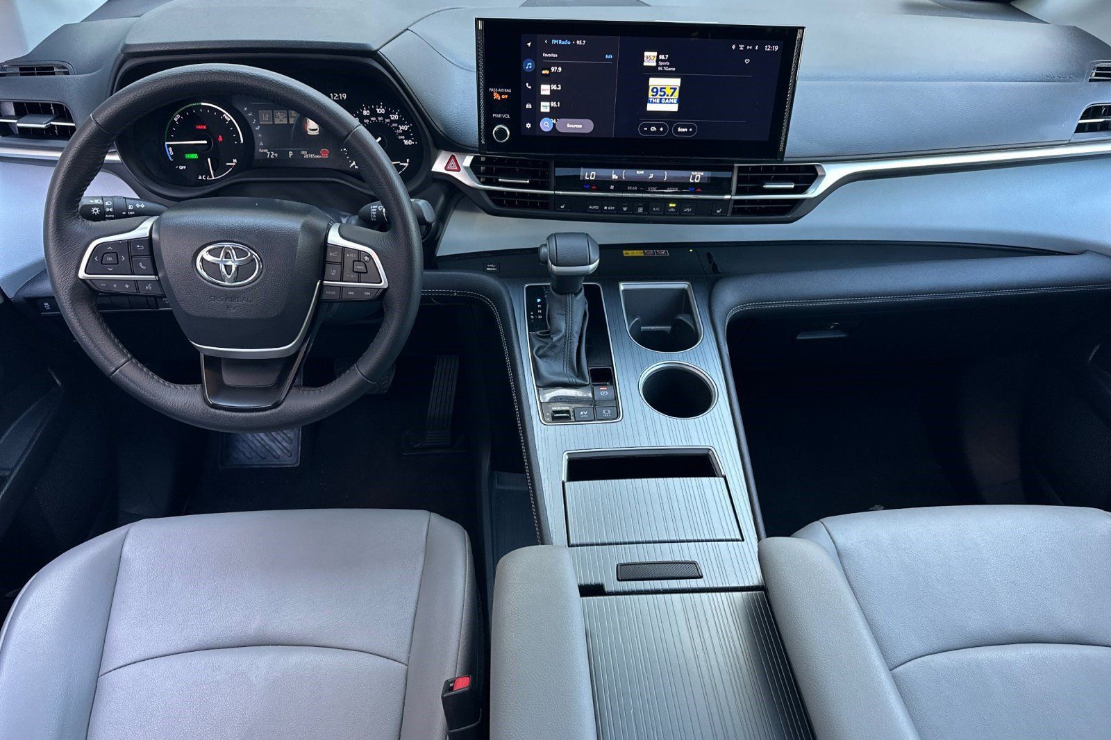 Used 2026 Toyota Sienna XLE FWD image 15