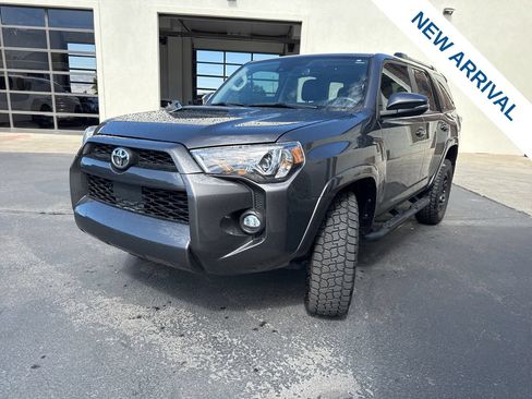 Used 2022 Toyota 4Runner SR5 Premium w/ Moonroof Package AWD/4WD image 3