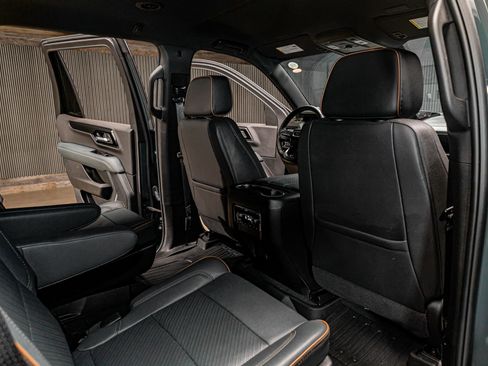 Used 2025 GMC Yukon AT4 w/ LPO, AT4 Appearance Package AWD/4WD image 26
