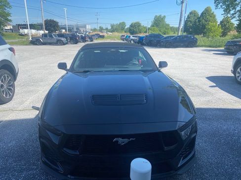 Used 2025 Ford Mustang GT Premium w/ GT Performance Package RWD image 2