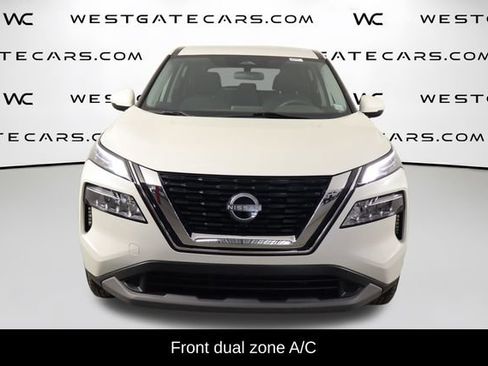Used 2023 Nissan Rogue SV FWD image 2
